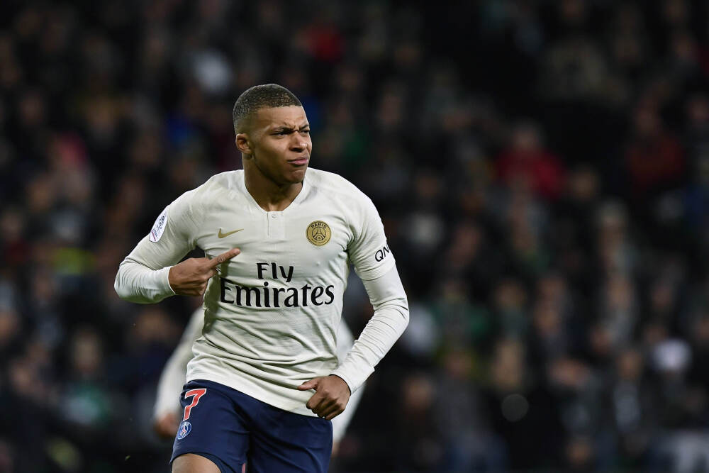 97 后陈靖可拿 Hermes Total Look 型格贴牌才是奢牌资源的密码